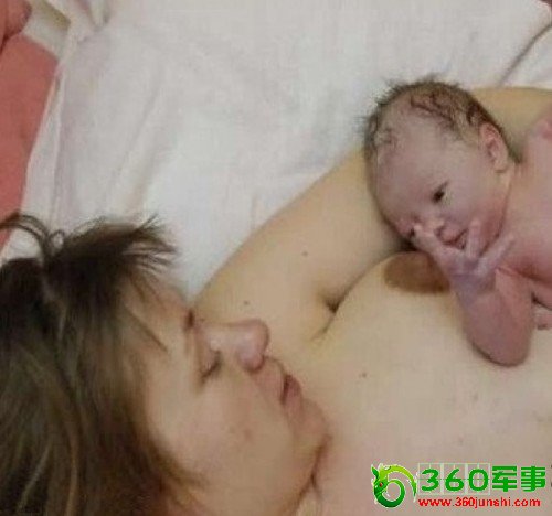 一组伟大母亲分娩过程的照片，看后令人震撼。把这样血淋淋的镜头展示给大家，并不是想吓唬谁，请加倍关心疼爱你的母亲、妻子。